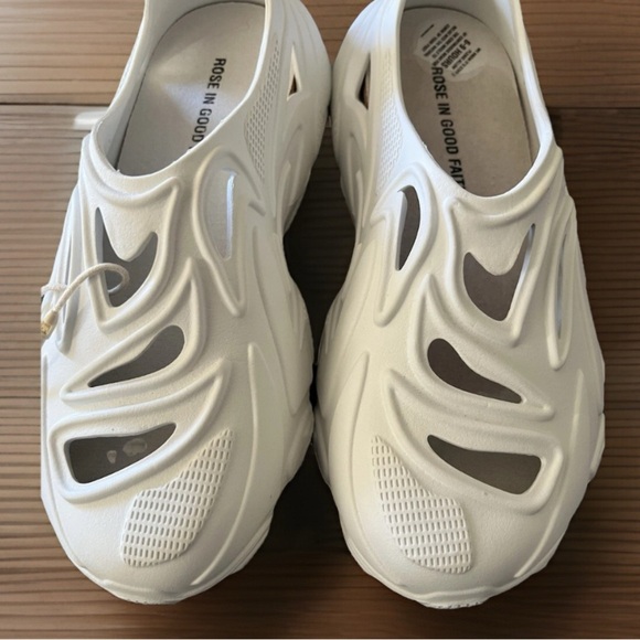 Rose In Good Faith Shoes in men's size 9 are a stylish and comfortable - Picture 5 of 9